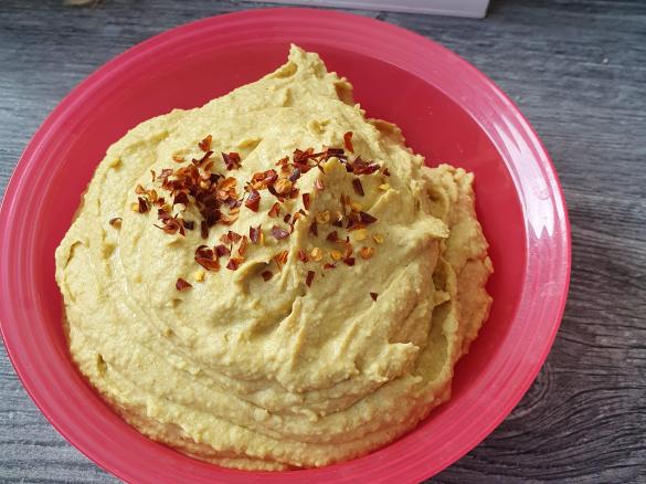 Glücksmixer Curry-Hummus ideal zum Snacken mit Gemüsesticks oder als Aufstrich