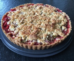 Rhabarber-Erdbeer-Tarte mit Streuseln