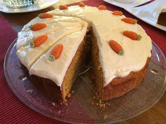 Rüblikuchen Karottenkuchen mit Frosting