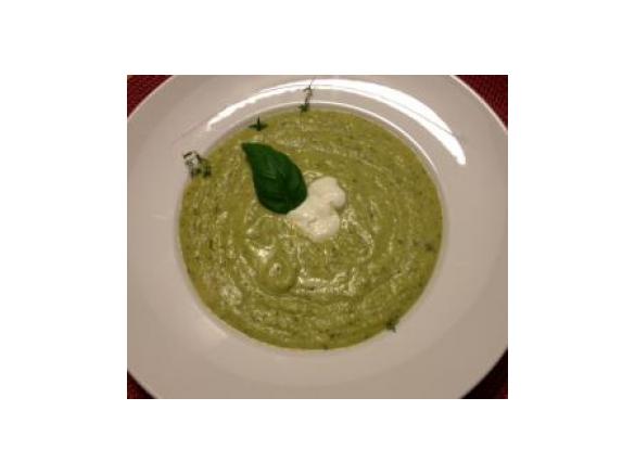 Zucchini-Kohlrabi-Cremesuppe m. Kräuterkäse