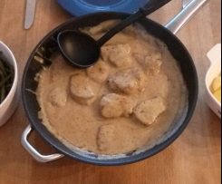 Schweinemedaillions mit Bohnen und Kartoffeln in Pfefferrahmsoße