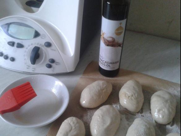 einfache Brötchen mit Macadamia Nußöl