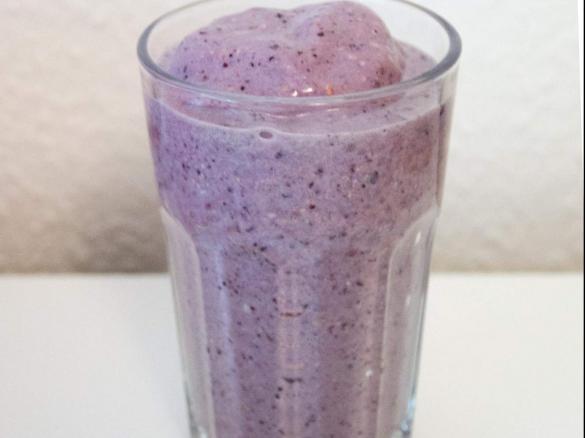 Banane Blaubeer Frühstücks-Smoothie mit Haferflocken