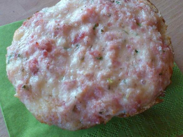 Überbackene Laugenweckle (Laugenbrötchen)