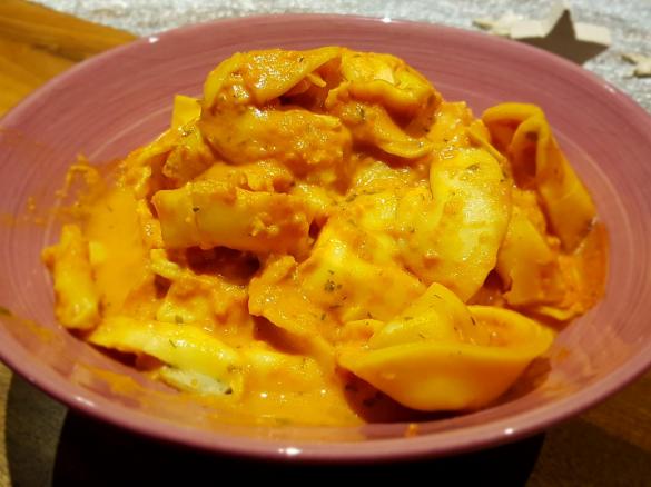 Tortellini - Tomaten - Suppe