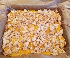Streuselkuchen mit Buttermilch und Pfirsichen
