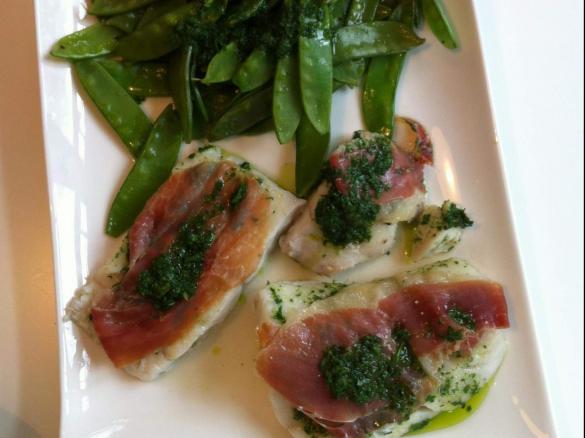 Seelachs mit Kaiserschoten & Kräuteröl (Finessen 2/2013)