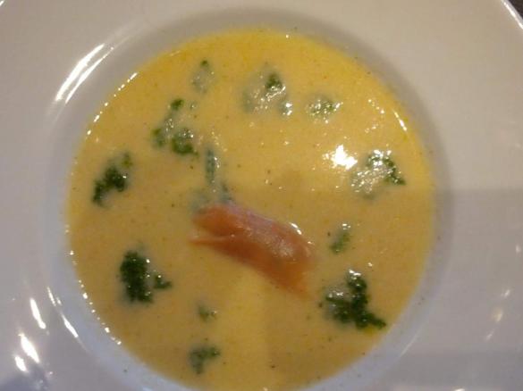 Petersilien-Cremesuppe mit Rucola