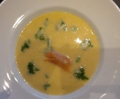 Petersilien-Cremesuppe mit Rucola