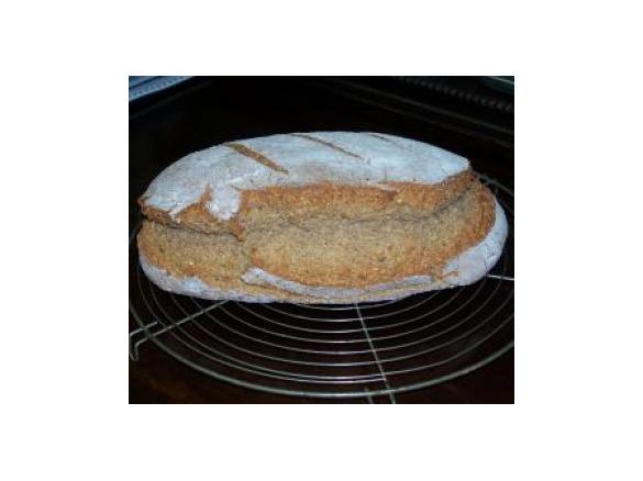 Dinkel-Hafer Brot auf Backstein gebacken