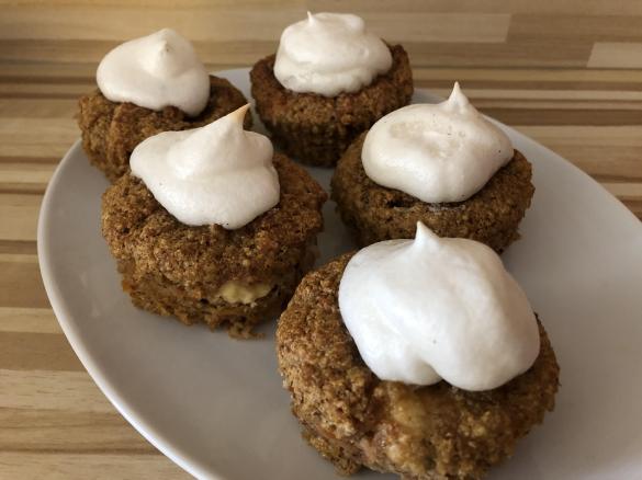 Möhren-Cupcake mit Frischkäsefüllung