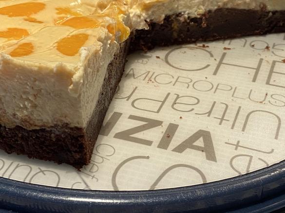 Cremiger Käsekuchen mit Schokoboden und Mandarinen-Topping
