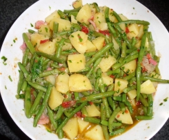 Kartoffelsalat mit grünen Bohnen, Bärlauch und getr. Tomaten