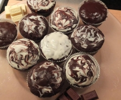 Schoko-Muffins Black and White - mit Schokostücke