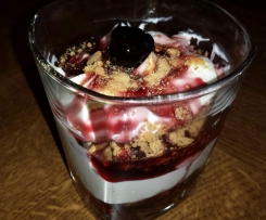 Kirsch - Tiramisu ( Kirsch-Sahne-Quark-Mascarpone-Amarettini)