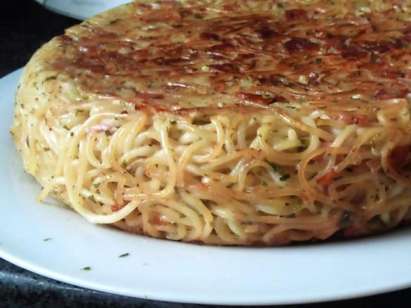 Spaghetti-Omelett mit Schinken