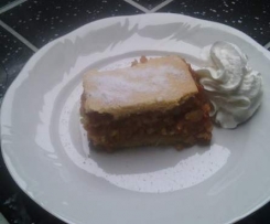 Gedeckter Apfelkuchen nach rumänischer Art