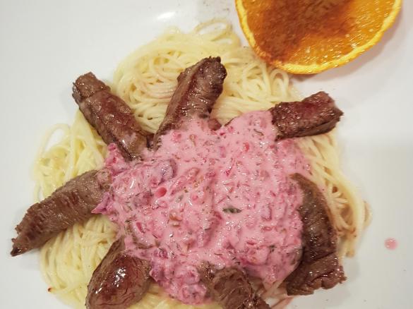 Gerrys russischer Klassiker: Boeuf Stroganoff im Pasta-Bettchen