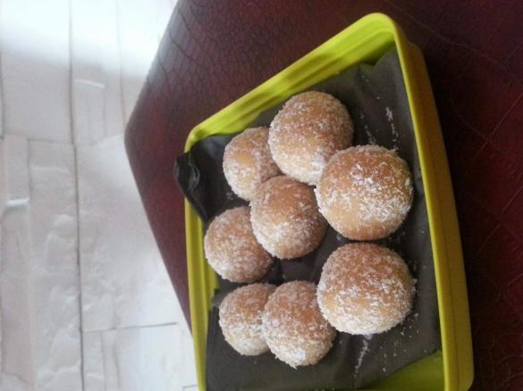 Kokos-Eierliķör-Biskuitkugeln