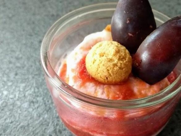 Trifle mit Zwetschgenkompott