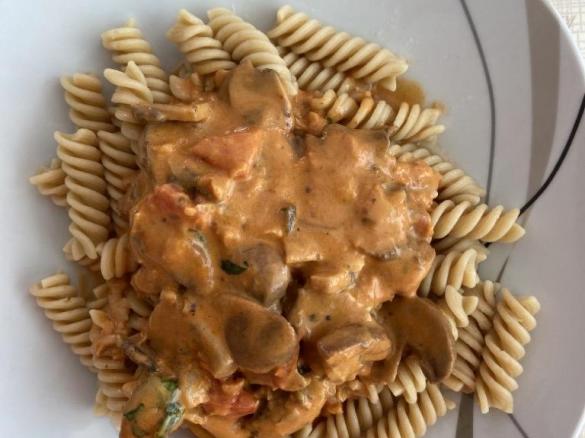Tomaten Champignon Sahne Sauce