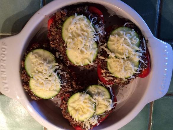 Paprika mit Quinoa gefüllt - vegetarisch