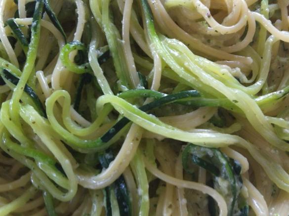 Spaghetti mit Zucchini-Gorgonzola-Sauce