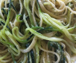 Spaghetti mit Zucchini-Gorgonzola-Sauce
