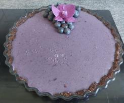 Vegane Tarte  mit Nussboden und Heidelbeeren