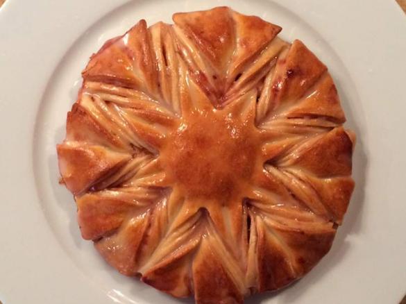 Brioche-Stern mit Marmeladenfüllung - 1/2 Rezept optimaler Singlekuchen