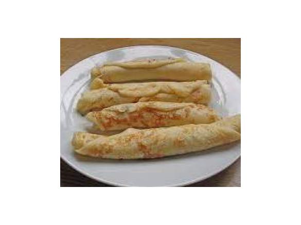 Palatschinken mit Kakao (gerollter Pfannekuchen)