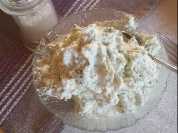 Variation von Mediteraner Käseaufstrich