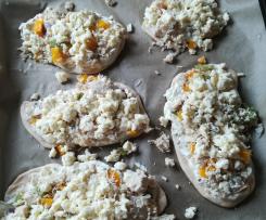 Helles Ofenbrot mit Hähnchenbrust auf Frischkäsecreme