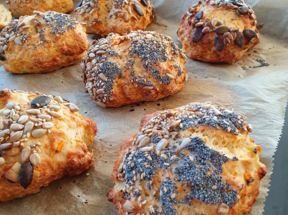 Glücksmixer Quark-Möhren-Walnuss-Brötchen