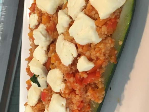 Gefüllte Zucchini mit Gemüsecouscous und Feta (WW) 