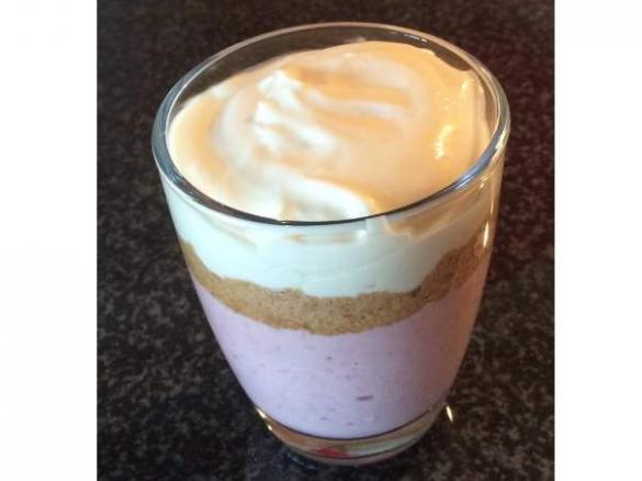 Quark-Sahne-Dessert mit Erdbeeren