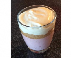 Quark-Sahne-Dessert mit Erdbeeren