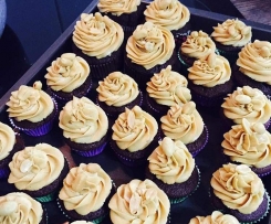 Schokoladen Cupcakes mit Erdnussbutter Topping