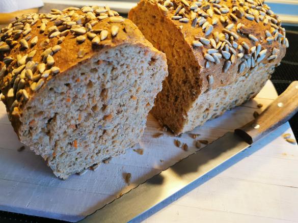 Karotten-Sonnenblumen-Brot