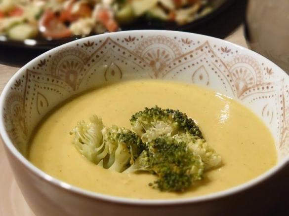 Linsensuppe mit Brokkoli