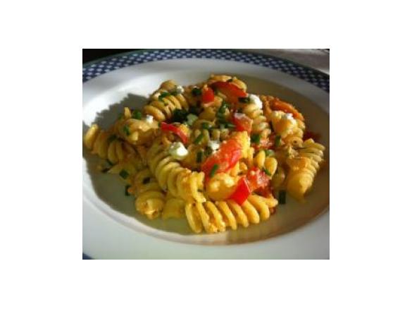 Nudeln mit Paprikasahne & Hüttenkäse