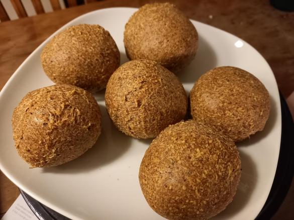 Flöhtchen (Brötchen mit Flohsamenschalen, glutenfrei, artgerecht)