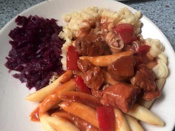 Variation von Malzbiergulasch