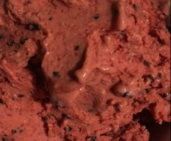Erdbeer - Vanille Eis mit Schokostreuseln