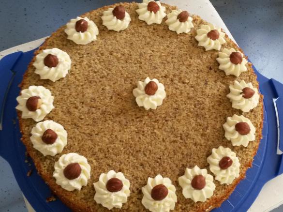 Oma Elli´s schnelle Nußtorte
