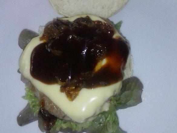 Karamellisierte Zwiebeln für Hamburger