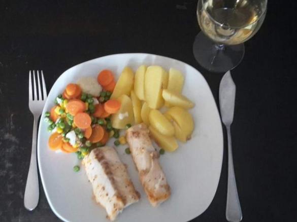 gedünsteter Kabeljau à la Händlmaier's an Salzkartoffeln und Kaisergemüse