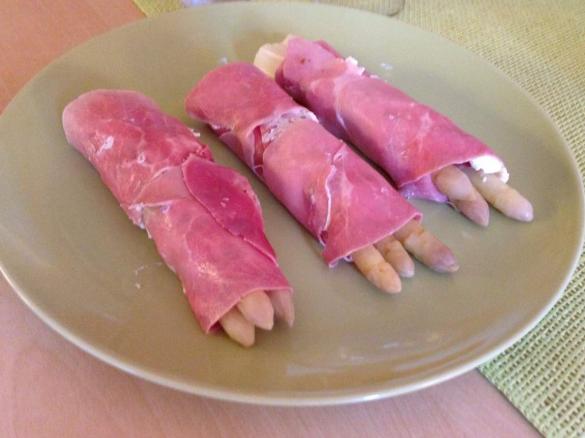 Spargel-Schinken Röllchen