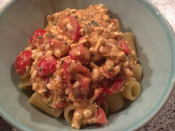 leichtes Hüttenkäse Pesto für Pasta