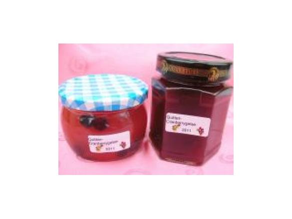 Quittengelee mit Cranberrys